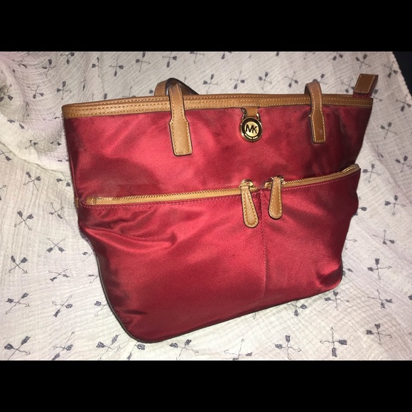 Red purse - Picture 1 of 8